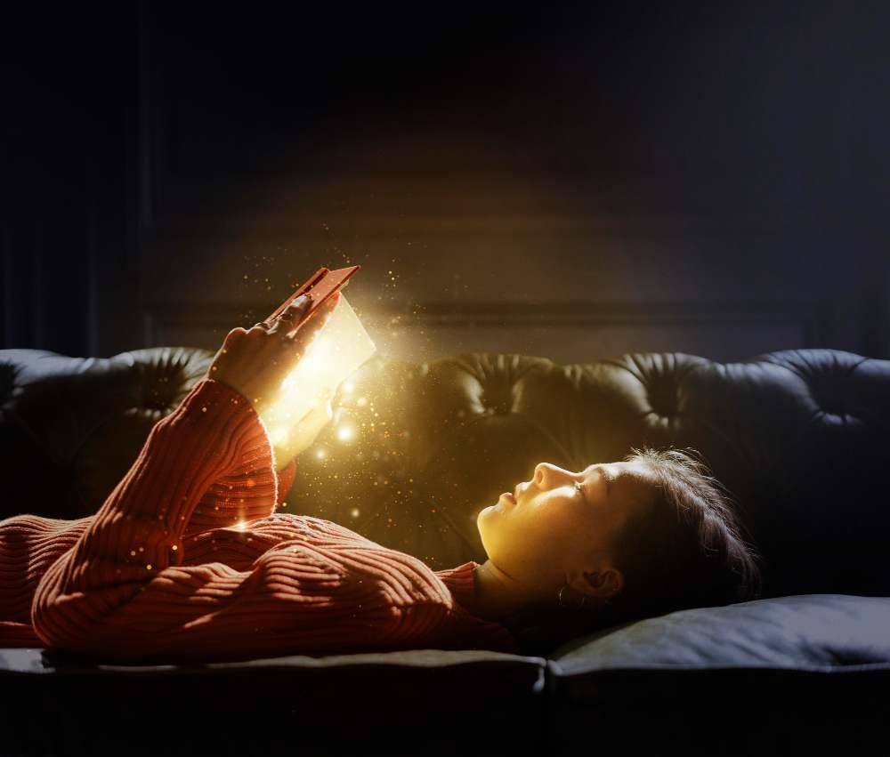https://cuentoastral.com/wp-content/uploads/2024/12/Nina-leyendo-su-Carta-Astral-de-Cuento-Astral.jpg